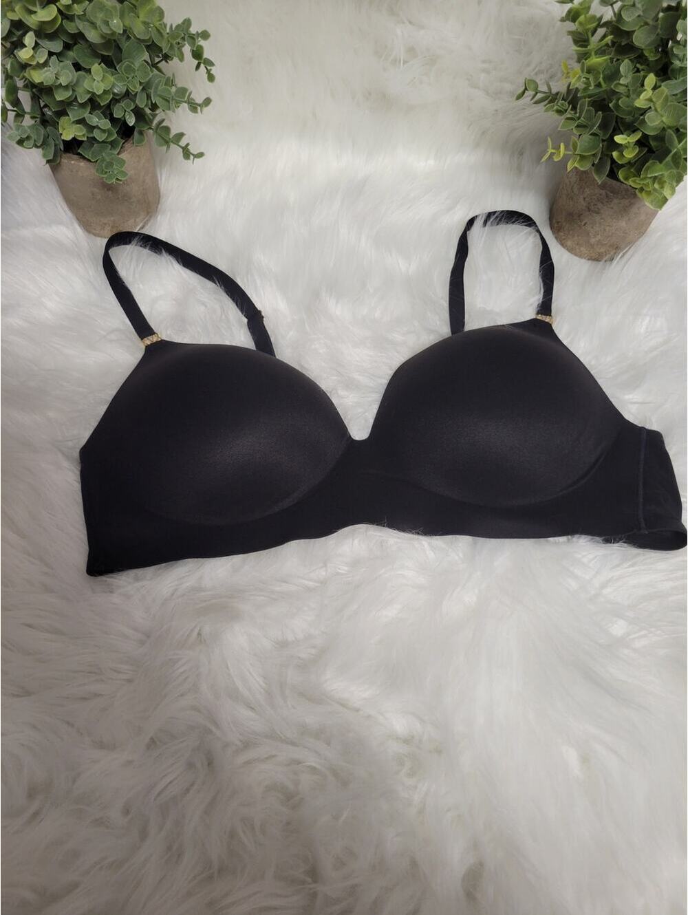 Victoria's Secret Black No Wire Padded Bra Size 36B
